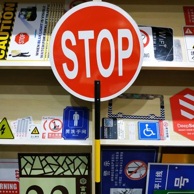 Reflective road safety guide signs (2)