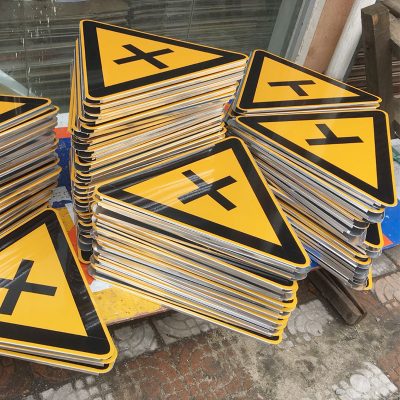 winding road sign (2)